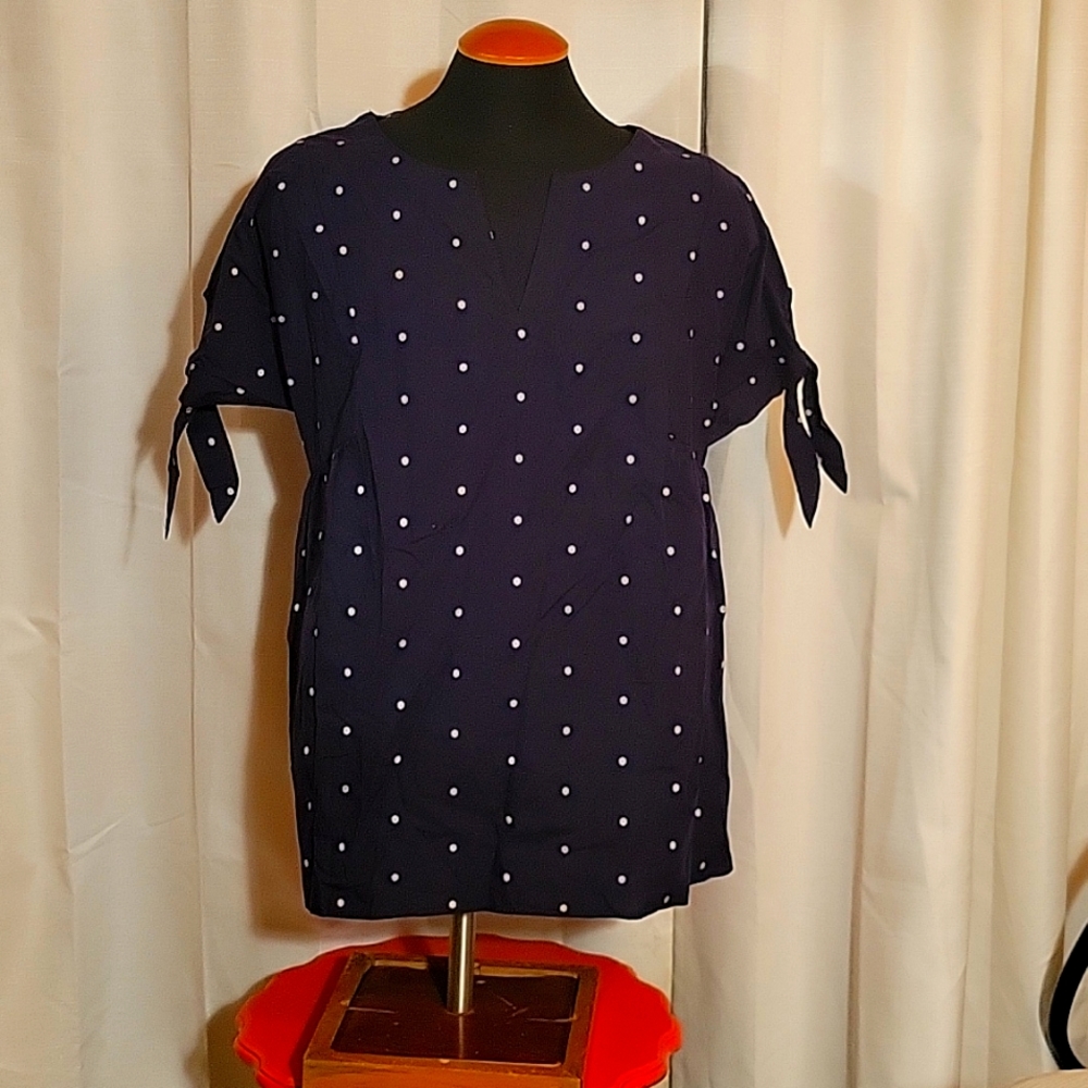 16 Navy and white